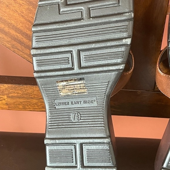 Lower East Side Sandals in a size 7 1/2 - Picture 11 of 17